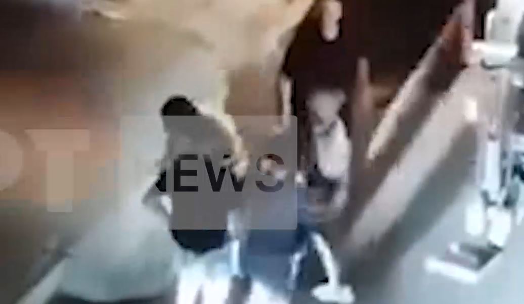 Κυψέλη: «Με χτυπούσαν και οι τρεις μαζί» λέει ο υπάλληλος καθαριότητας που ξυλοκοπήθηκε άγρια – Νέο βίντεο ντοκουμέντο