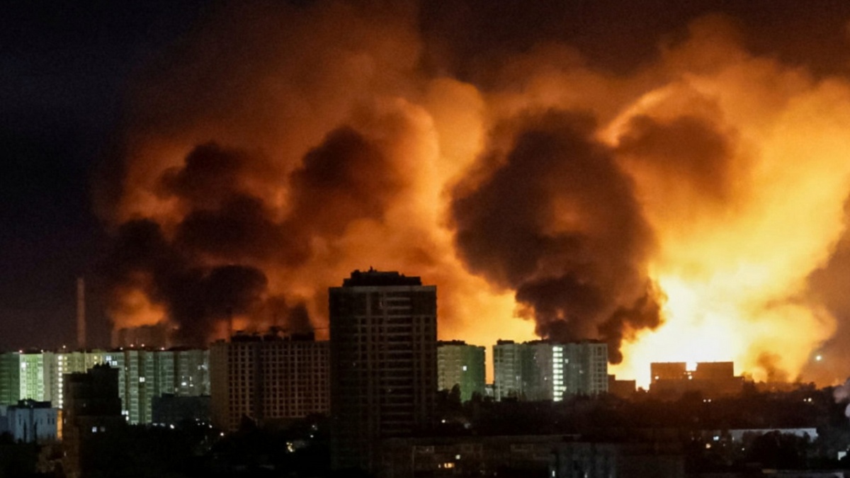 Πόλεμος στην Ουκρανία: Επίθεση της Ρωσίας στο Κίεβο με βαλλιστικούς πυραύλους και drones – Εκρήξεις σε πολλές περιοχές