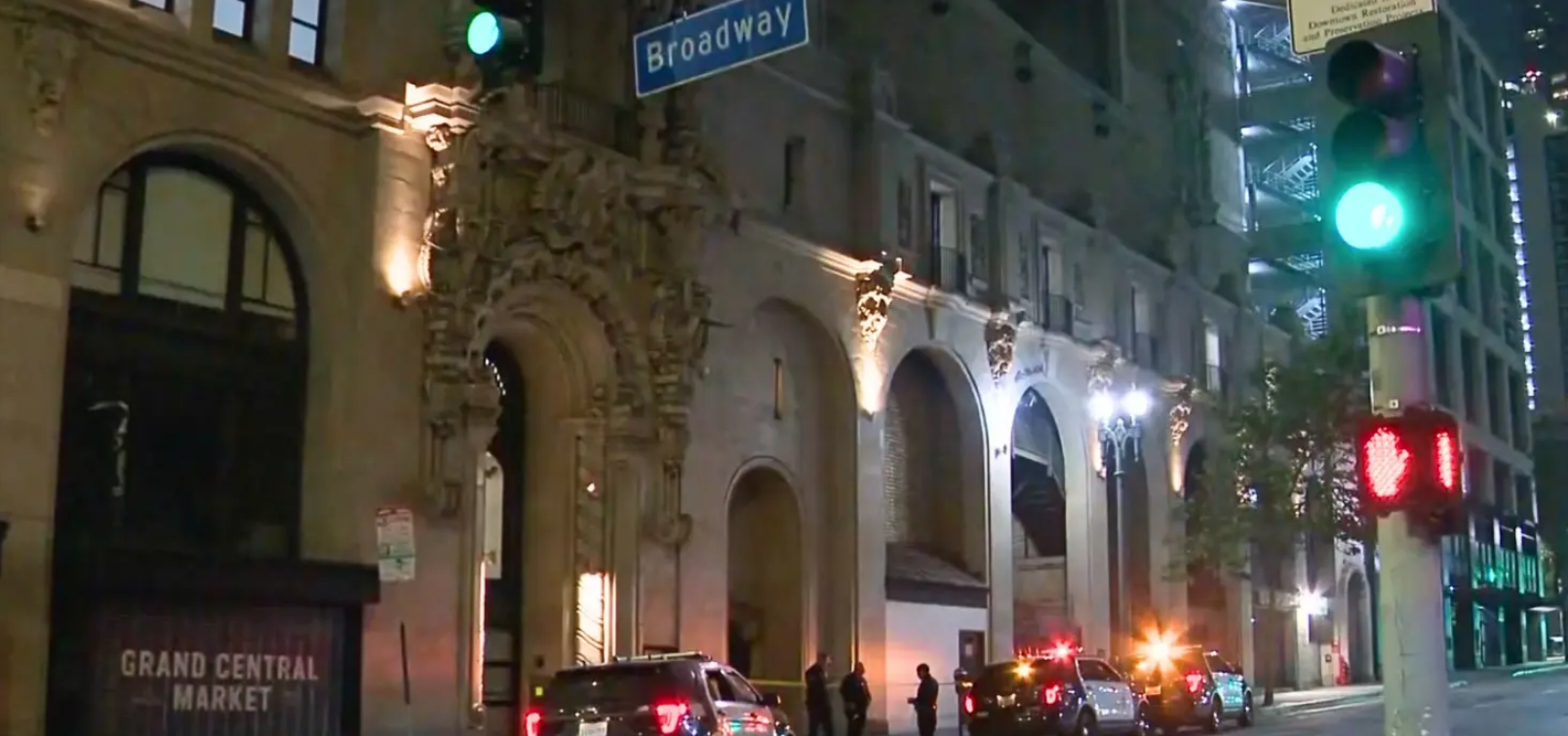 Λος Άντζελες: Θρίλερ με πτώμα που εντοπίστηκε σε πεζοδρόμιο κοντά σε λεηλατημένα καταστήματα