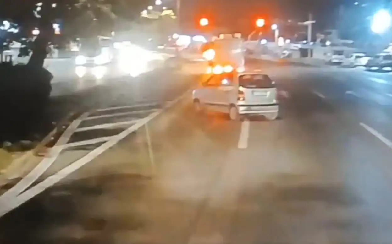 Λεωφόρος Αθηνών: Τρελή πορεία αυτοκινήτου χωρίς οδηγό – Λύθηκε το χειρόφρενο – ΒΙΝΤΕΟ