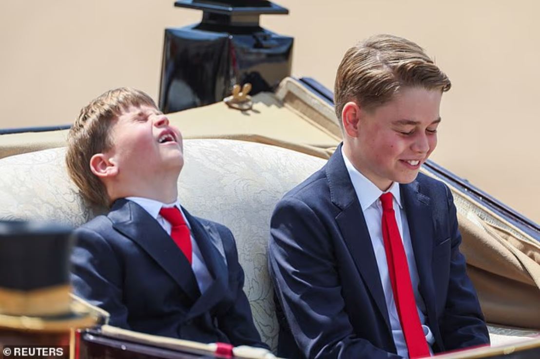 Trooping the Colour: Τα αστεία στιγμιότυπα με τον πρίγκιπα Λούις και τον μεγαλύτερο αδελφό του