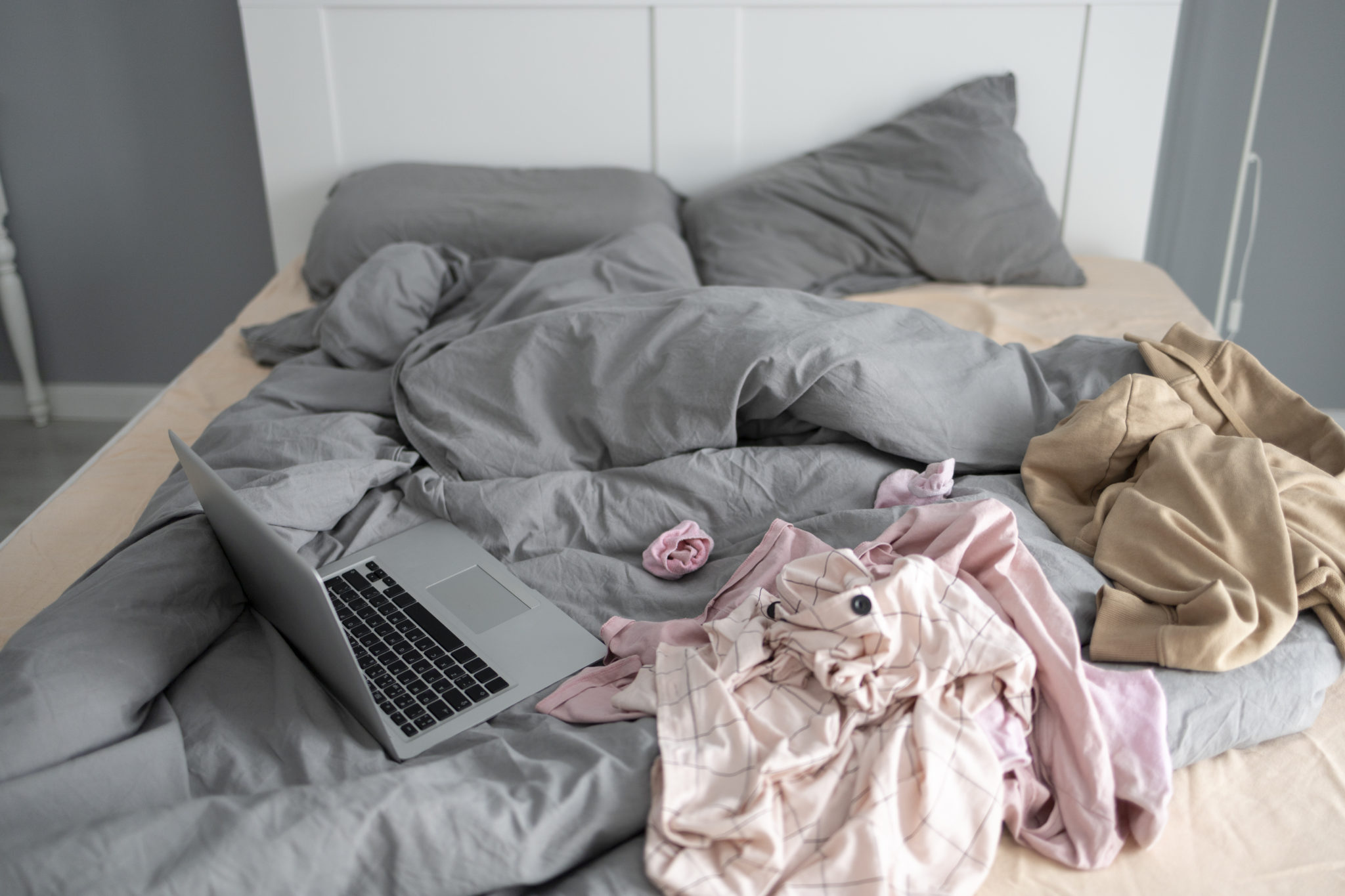 8 Στοιχεία για τη νοοτροπία σας που αποκαλύπτει το ξέστρωτο κρεβάτι σας. Φωτογραφία: Freepik