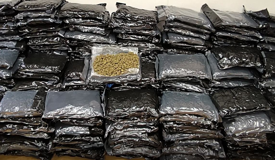 «Ελ. Βενιζέλος»: Εντοπίστηκαν 185 κιλά ακατέργαστης κάνναβης σε αποθήκη τελωνείου