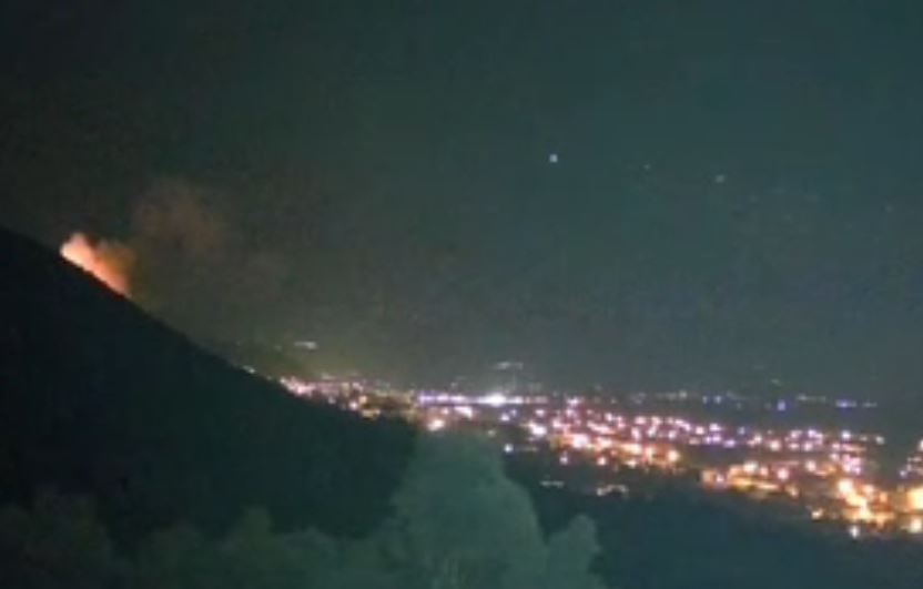 Ναύπακτος: Καρέ καρέ η στιγμή που ξέσπασε η μεγάλη φωτιά – Βίντεο ντοκουμέντο