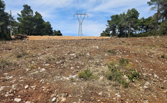 ακαθάριστα οικόπεδα