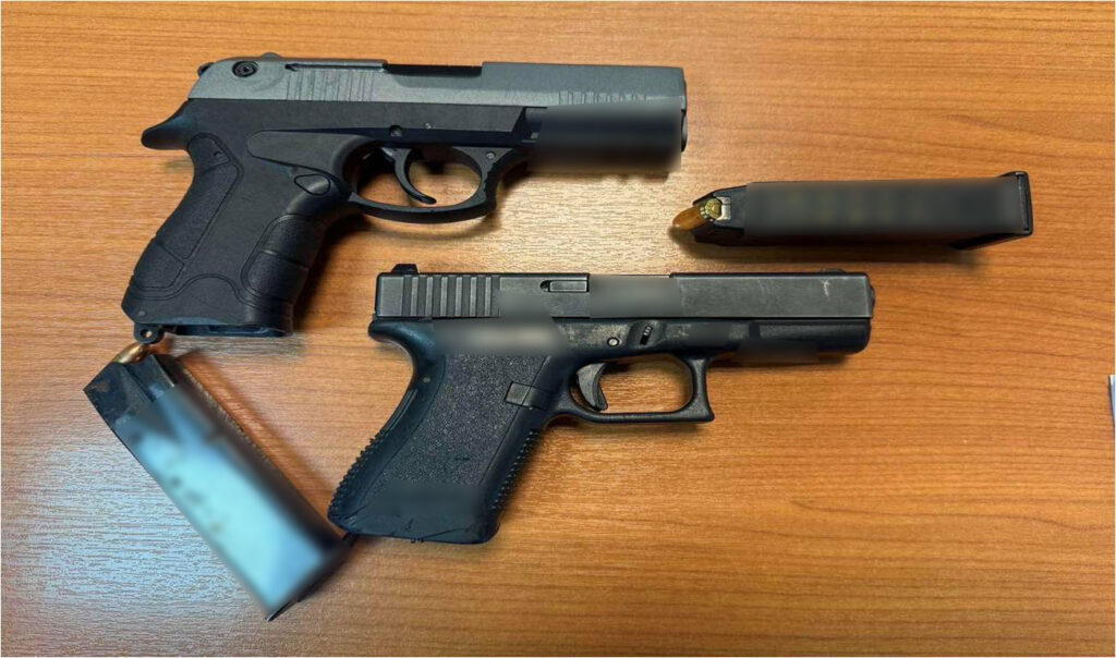 Θεσσαλονίκη: Νοίκιασε διαμέρισμα Airbnb και έκρυψε πιστόλια και φυσίγγια στο διπλανό μπαλκόνι – Δύο συλλήψεις