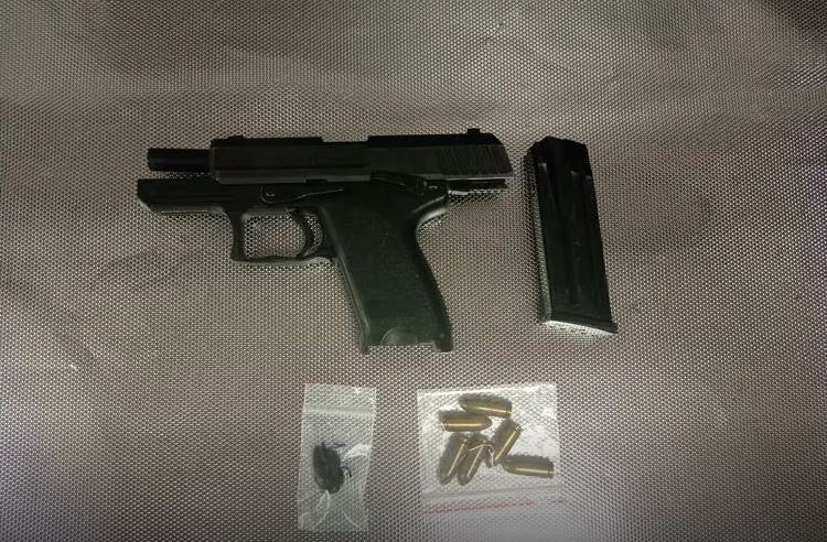 Αχαρνές: Εντοπίστηκε όπλο που είχε κλαπεί από αστυνομικό – Δύο συλλήψεις σε επιχείρηση της ΕΛ.ΑΣ.