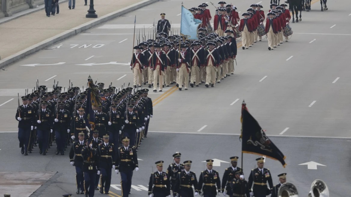 Μεγάλη παρέλαση στην Ουάσινγκτον για τα 250 χρόνια του αμερικανικού στρατού ανήμερα των γενεθλίων του Ντόναλντ Τραμπ