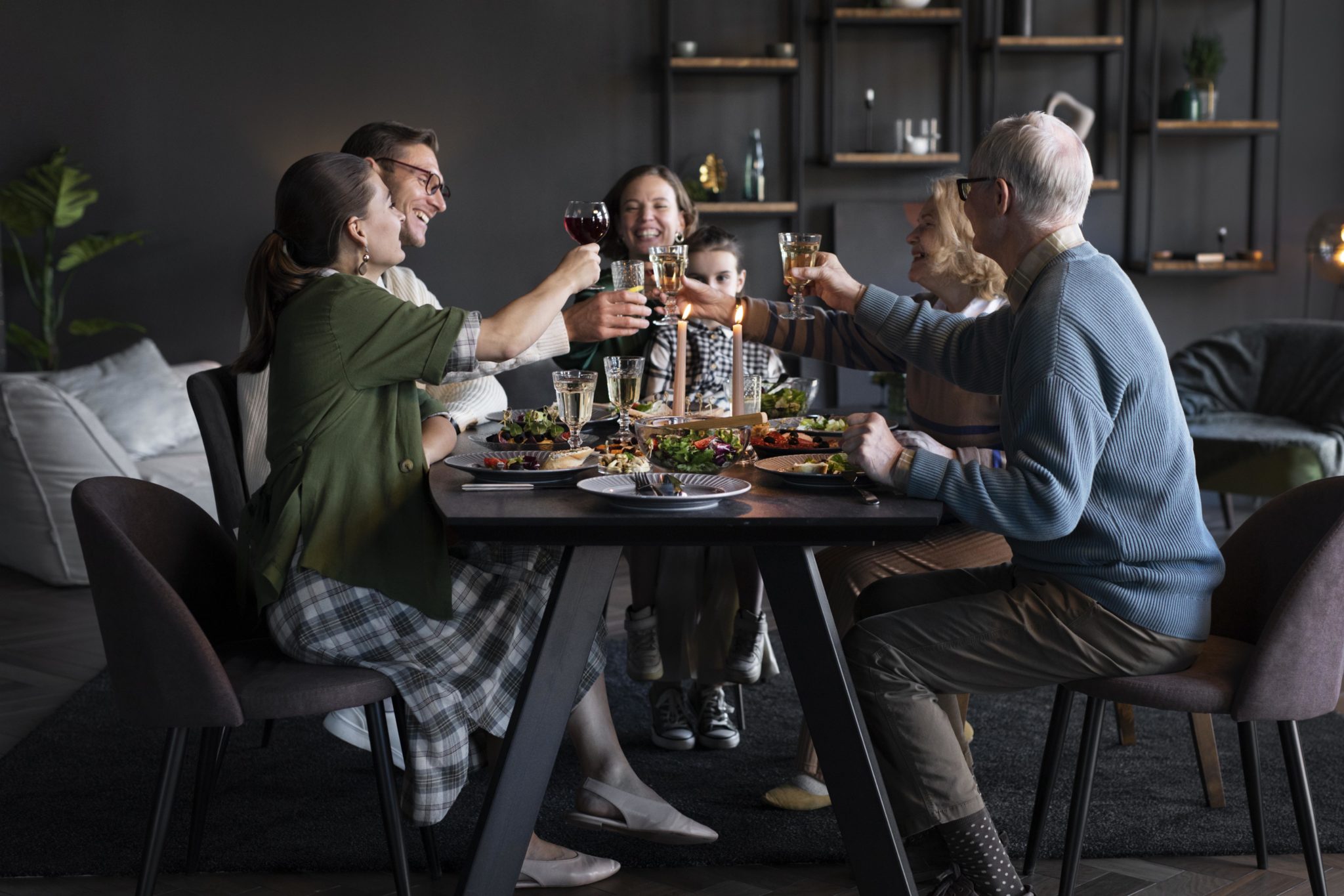 Την ταπείνωσε ο πεθερός της στο δείπνο των γενεθλίων της - "με έκανε ρεζίλι και έφυγα". Φωτογραφία: Freepik