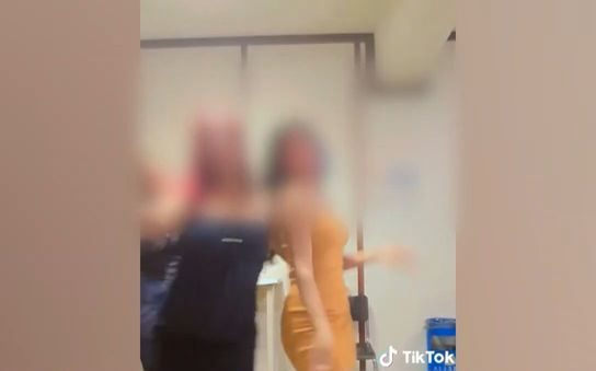 Μεσσηνία: Χόρεψαν τσιφτετέλι μέσα στην Αστυνομική Διεύθυνση και ανέβασαν το βίντεο στο TikTok- ΒΙΝΤΕΟ