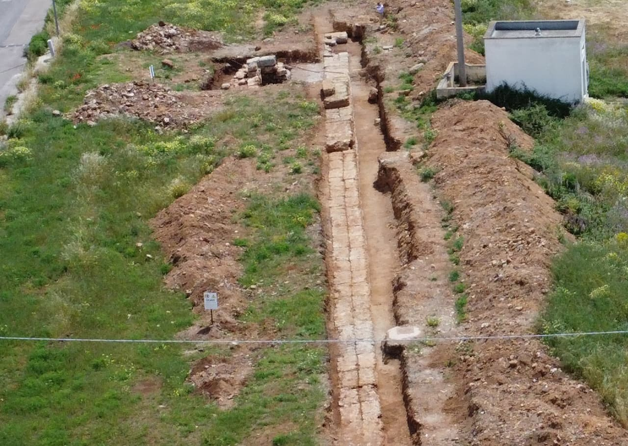 Ένα από τα τμήματα των τειχών που ανακαλύφθηκαν.