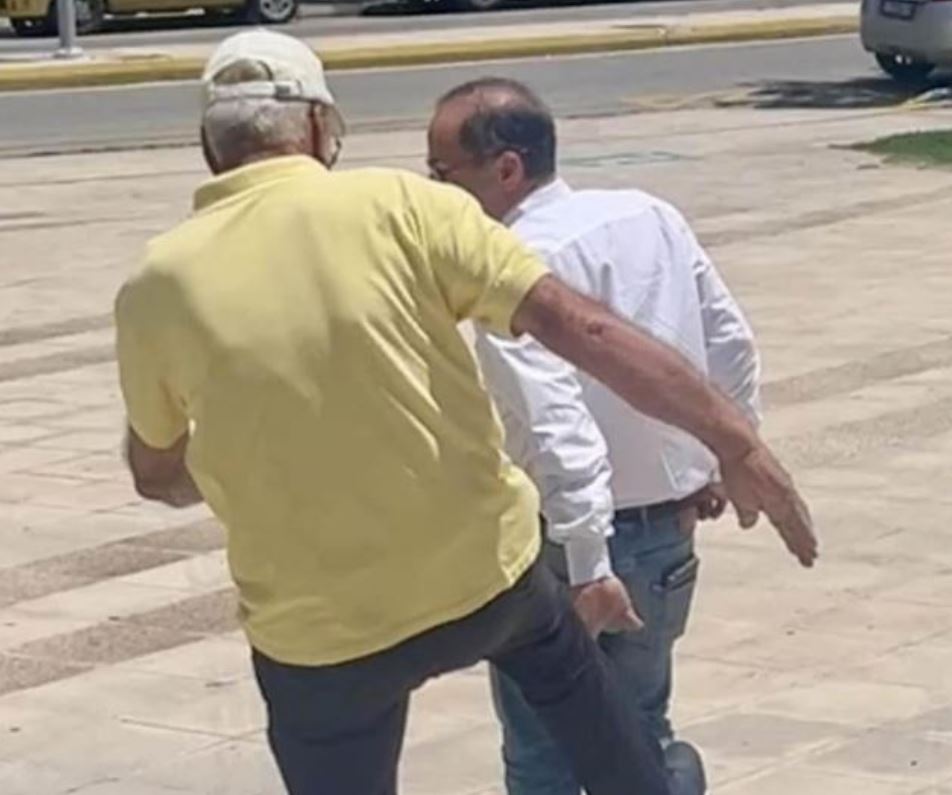 Ραφήνα: Πρώην δήμαρχος κυνήγησε και κλώτσησε τον Ευάγγελο Μπουρνού 