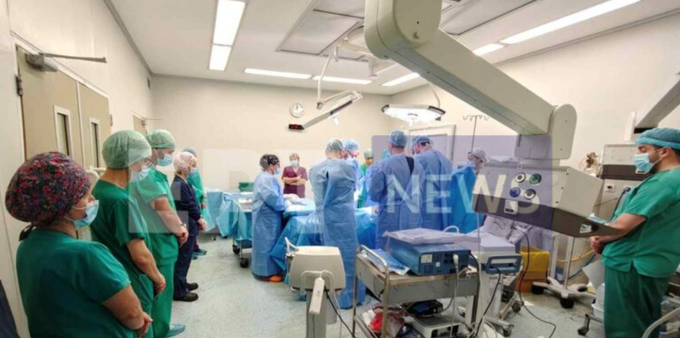 Πάτρα: Ρίγη συγκίνησης στο Πανεπιστημιακό Νοσοκομείο - Οι γιατροί τιμούν τον 14χρονο Σπύρο που πνίγηκε στον Άραχθο