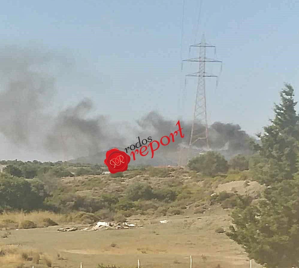 Ρόδος: Φωτιά σε μάντρα με υλικά ανακύκλωσης στην περιοχή Τσαΐρι – ΦΩΤΟ