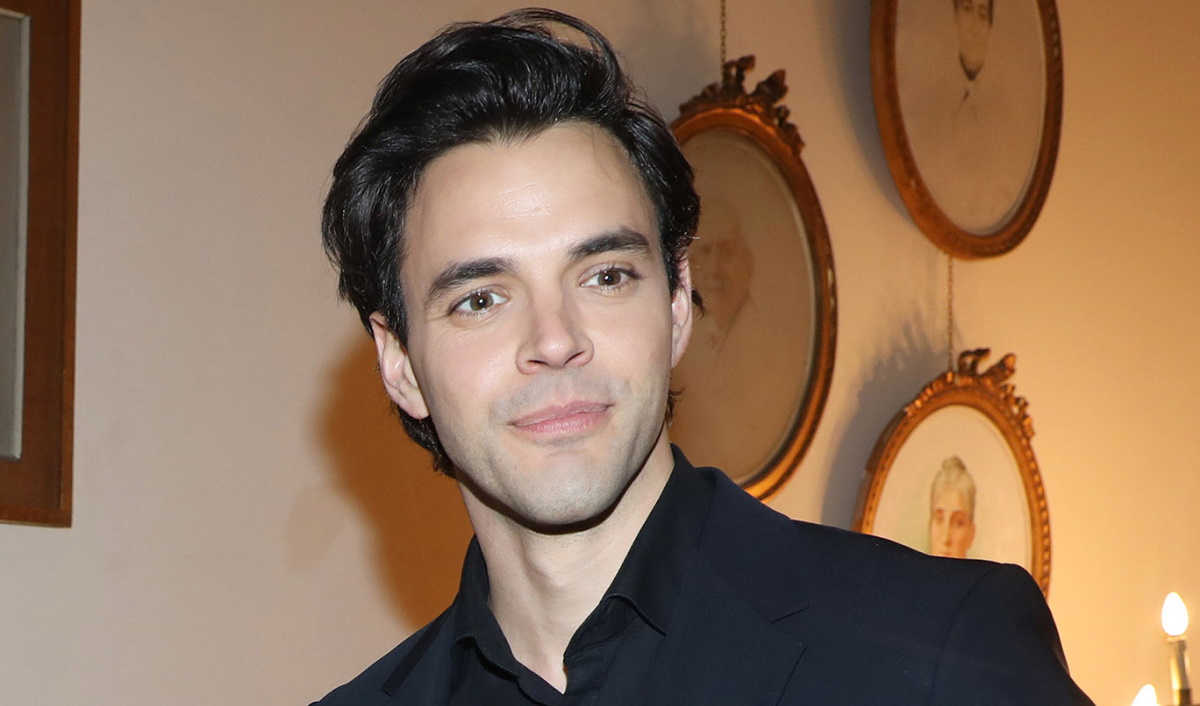 Ρένος Ρώτας: «Ξεκίνησα την ψυχοθεραπεία σε μια περίοδο που είχαμε πιεστεί όλοι – Είναι δύσκολο να είσαι ηθοποιός στην Ελλάδα»