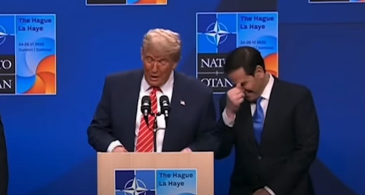 Μάρκο Ρούμπιο: Κλαίει από τα γέλια όταν ο Τραμπ μιλάει για τον χαρακτηρισμό «μπαμπάκας» από τον Ρούτε – «Το έκανε πολύ τρυφερά»