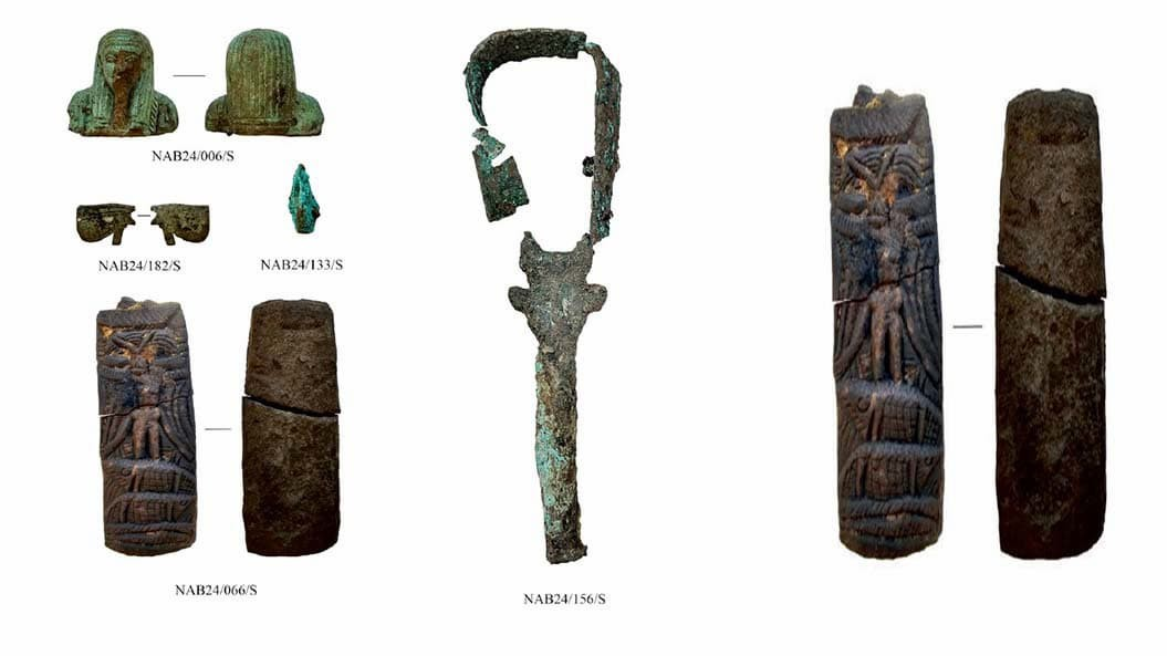 Αντικείμενα που ανακαλύφθηκαν στη διάρκεια των ανασκαφών. Φωτογραφία: Υπουργείο Τουρισμού και Αρχαιοτήτων της Αιγύπτου