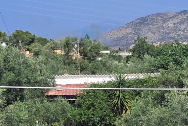 Φωτιά στην Σαλαμίνα