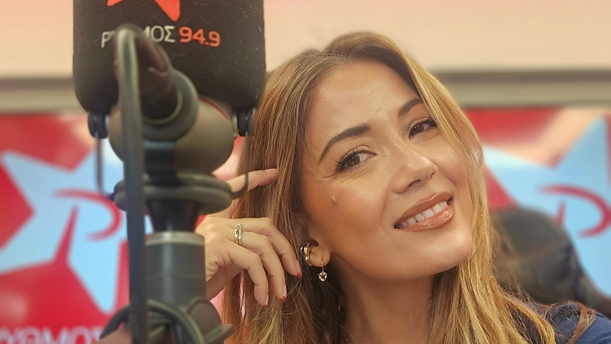 Γιώτα Τσιμπρικίδου στο enikos.gr: «Οι καλλιτέχνες γυρίζουν την πλάτη σε εκπομπές κλειδαρότρυπας και ανοίγονται στα podcast»