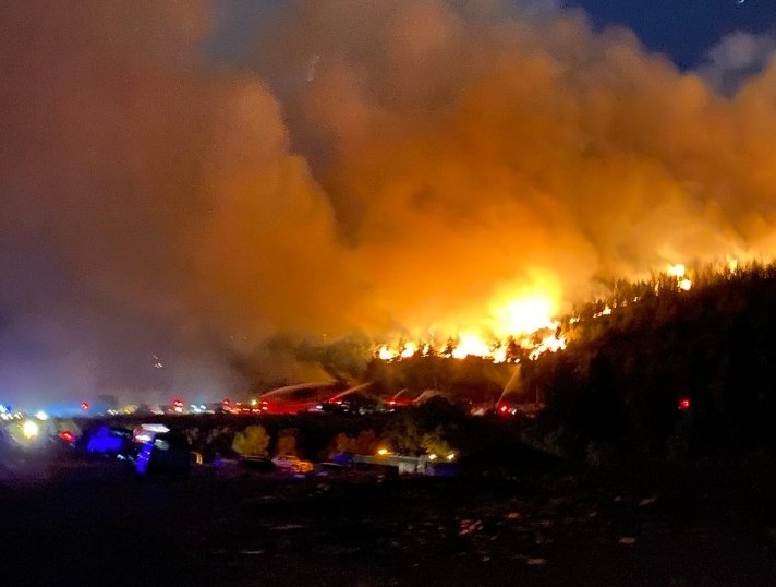 Τουρκία: Μεγάλη φωτιά στην Σμύρνη – Απειλούνται κατοικίες και βιομηχανικές ζώνες – ΒΙΝΤΕΟ