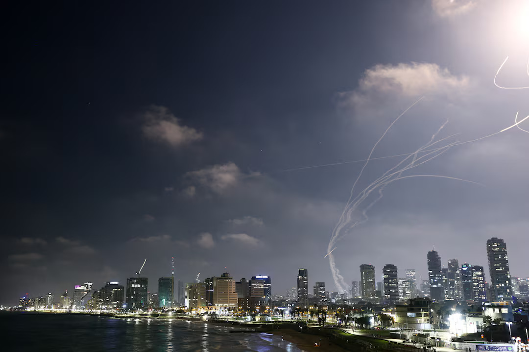 LIVE – Μέση Ανατολή: Σε κατάσταση πολέμου Τεχεράνη και Τελ Αβίβ – Πυραυλική «καταιγίδα» από το Ιράν, βομβαρδισμοί από το Ισραήλ, 3 νεκροί – Λεπτό προς λεπτό οι εξελίξεις