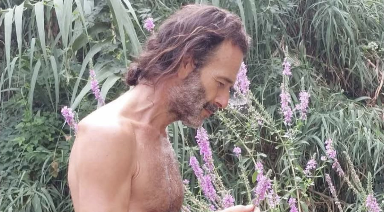 Θανάσης Ευθυμιάδης: «Κάνω αυτό το δώρο στον εαυτό μου, σαν αντίδοτο στις εικόνες πολέμου»