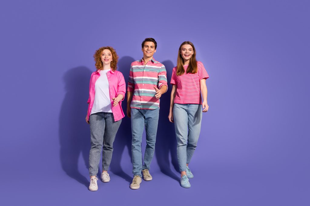 Ο τρόπος που περπατάμε όταν είμαστε νέοι δείχνει αν θα κινδυνεύσουμε από παθήσεις στο μέλλον – Τι έδειξε νέα μελέτη