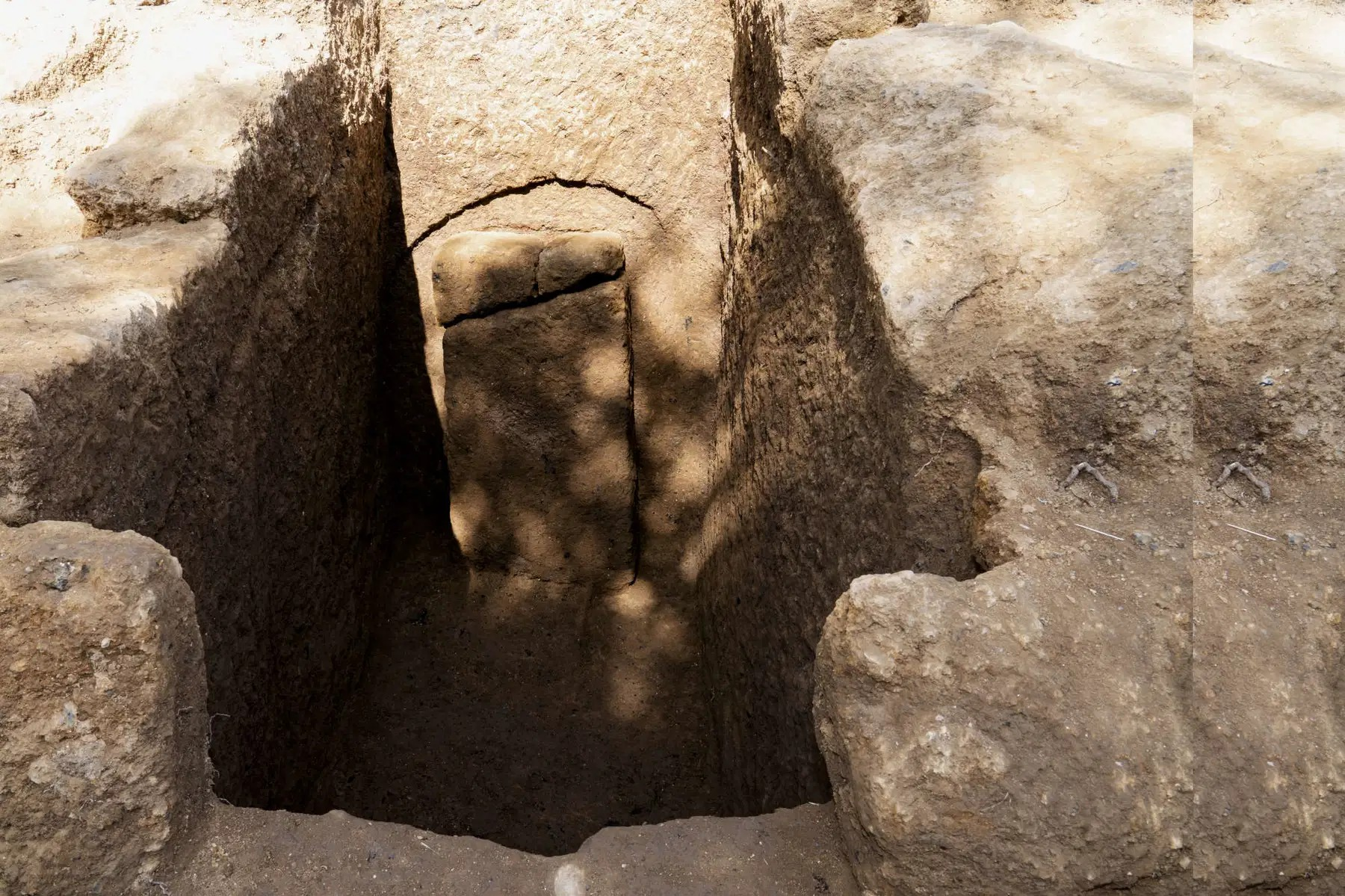 Η είσοδος του τάφου. Φωτογραφία: www.finestresullarte