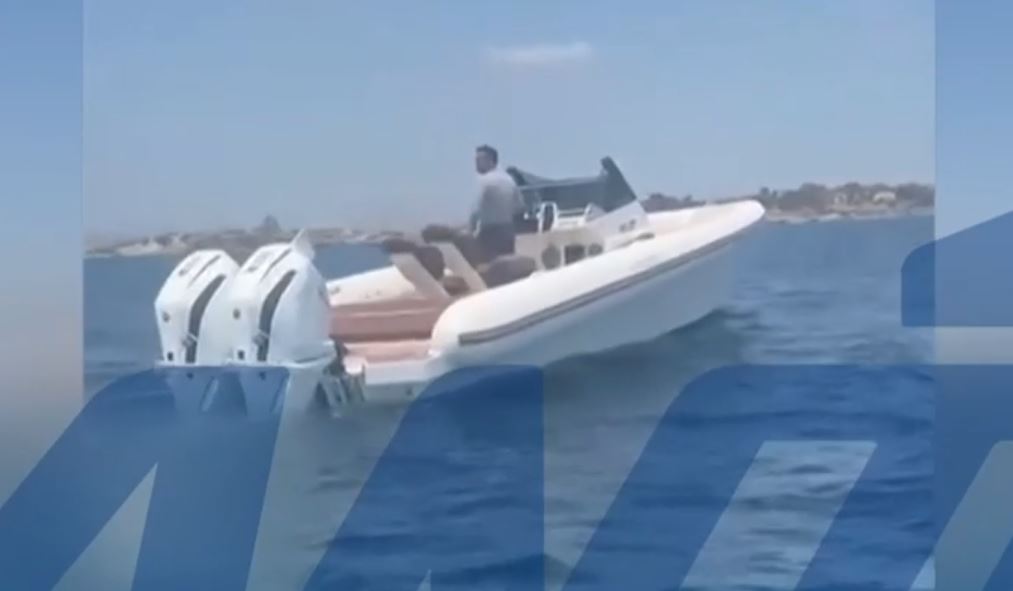 Βούλα: Κρίσιμη η κατάσταση της επιβάτιδας του ταχύπλοου που προσέκρουσε σε βράχια – «Το σκάφος έκανε μία ολόκληρη σβούρα»