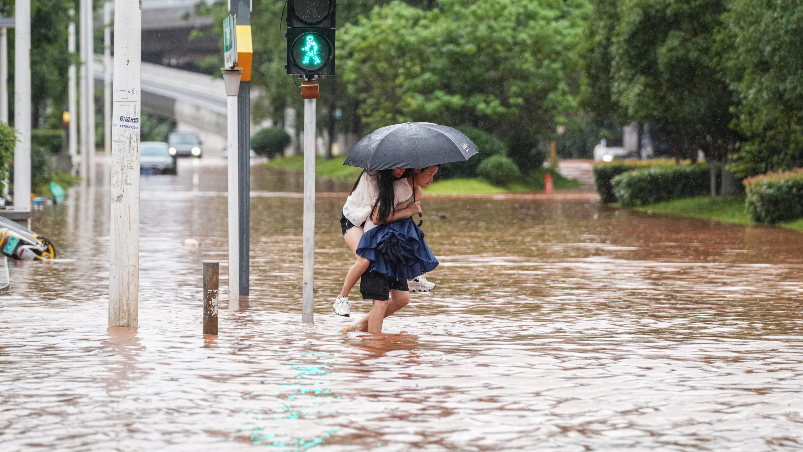 Τραγωδία στην Κίνα: Τουλάχιστον 30 νεκροί εξαιτίας σφοδρών βροχοπτώσεων στο Πεκίνο