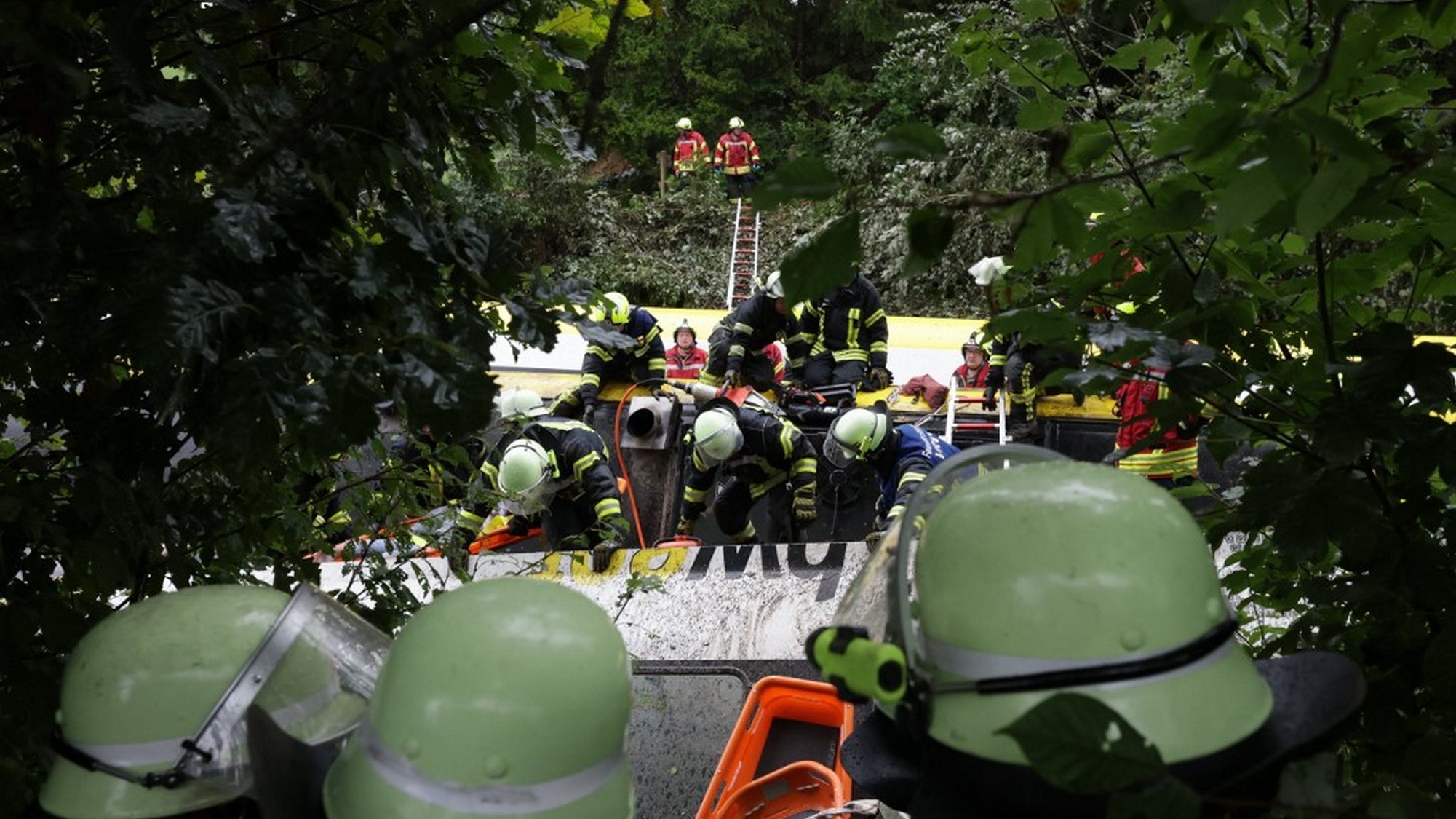 Εκτροχιασμός τρένου στη Γερμανία: Τέσσερις νεκροί και δεκάδες τραυματίες – Πιθανή αιτία του δυστυχήματος οι κατολισθήσεις