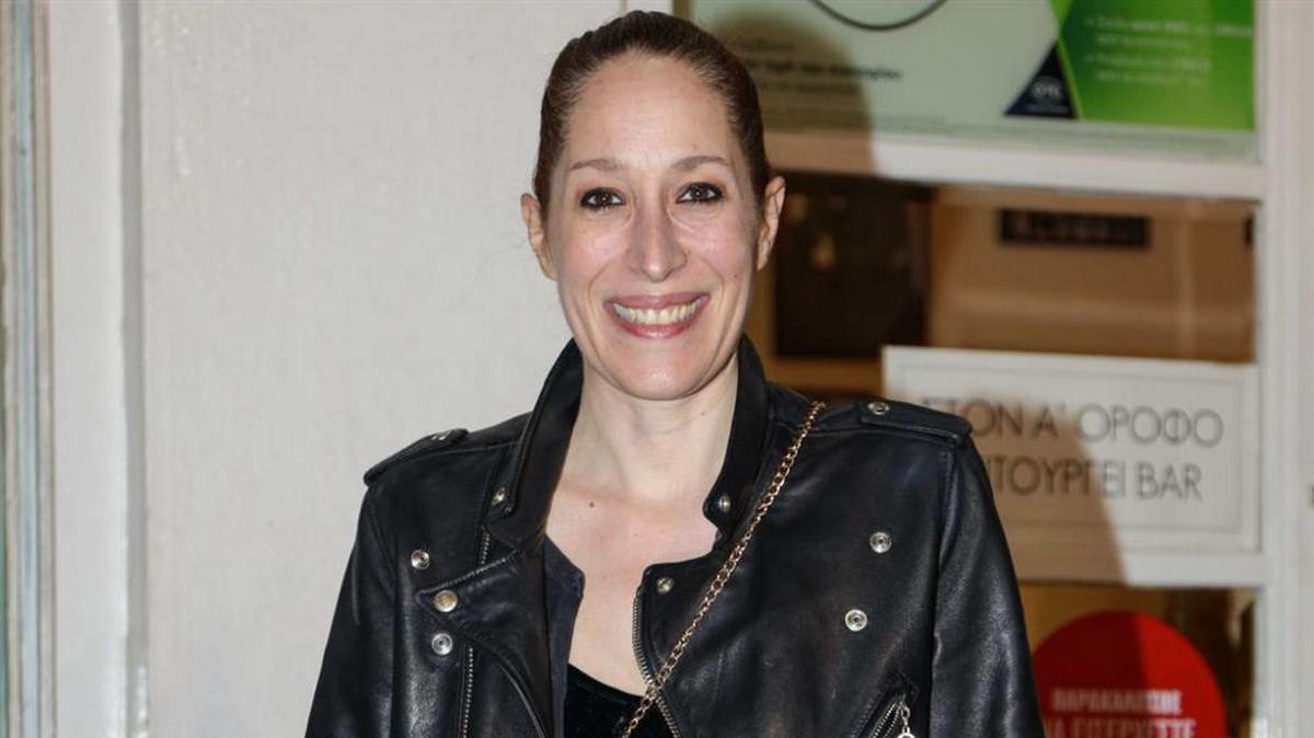 Κόρα Καρβούνη: Δείτε τη δίδυμη αδερφή της ηθοποιού – Η φωτογραφία που δημοσίευσε ο Άγγελος Μπράτης