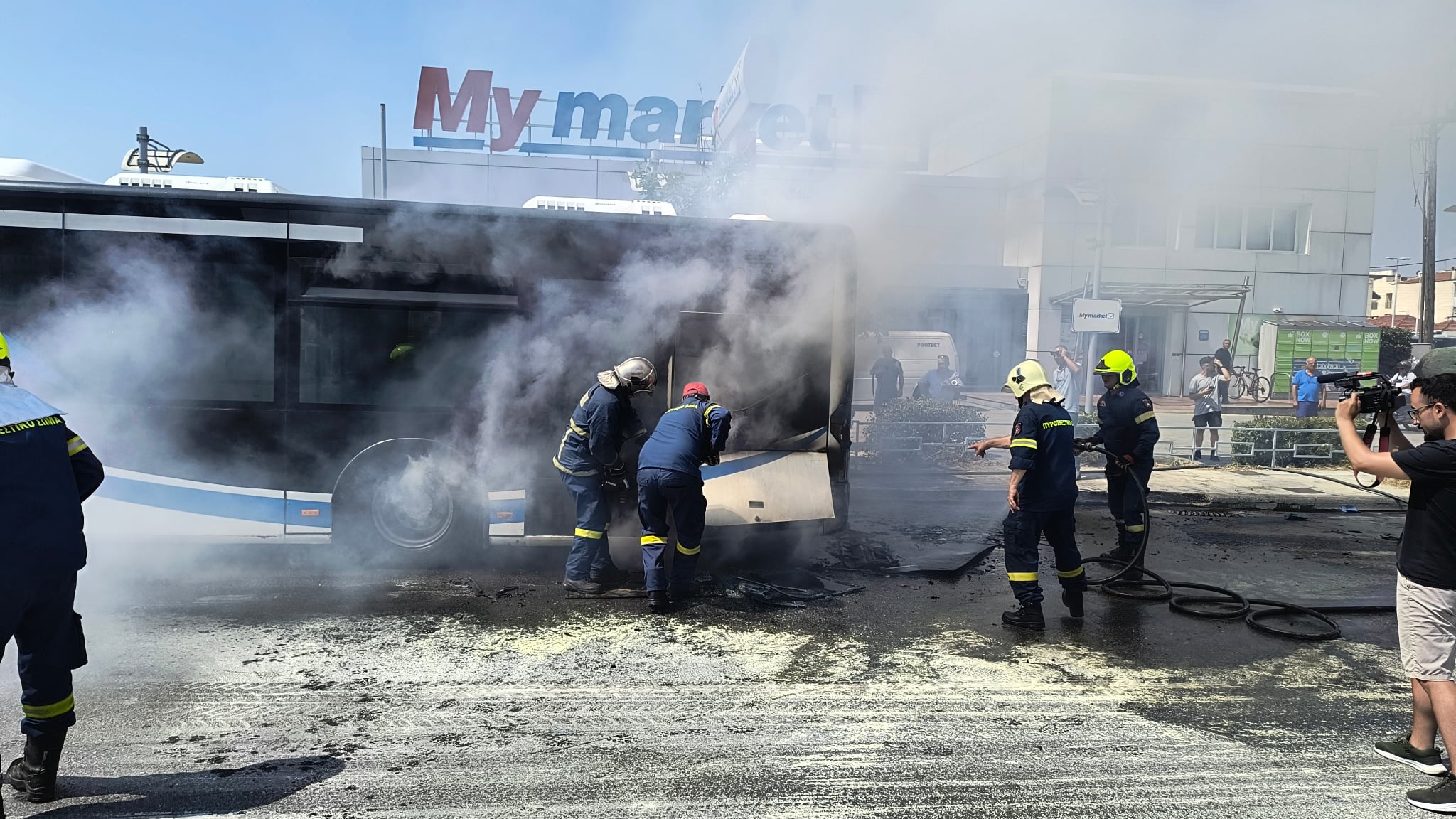Βόλος: Φωτιά ξέσπασε σε αστικό λεωφορείο – Οι επιβάτες πρόλαβαν να βγουν με ασφάλεια