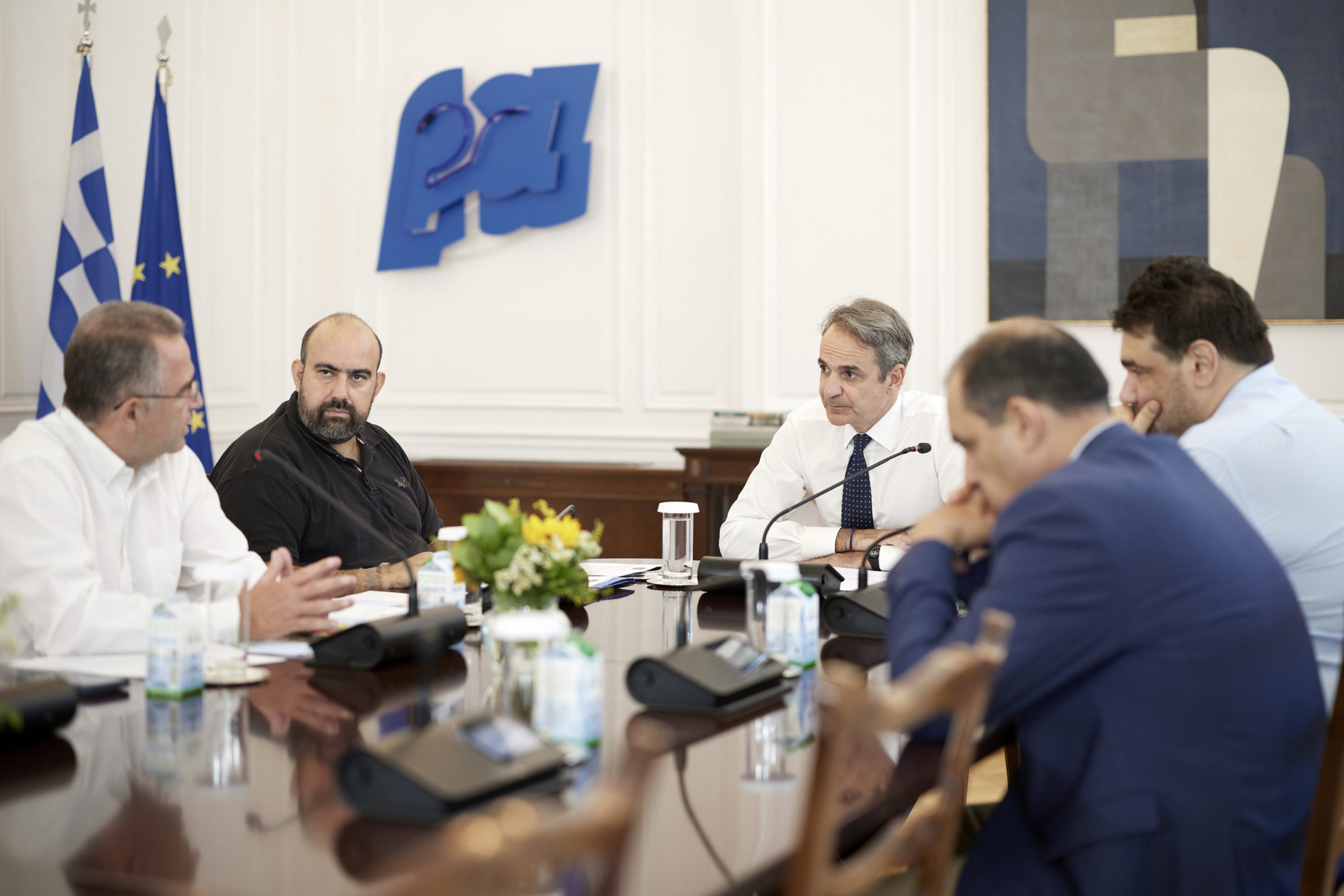 Μητσοτάκης: Συνάντηση με τον δήμαρχο Κυθήρων