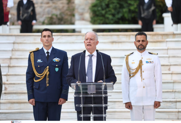 αποκατάσταση της δημοκρατίας, Προεδρικό Μέγαρο, δεξίωση 