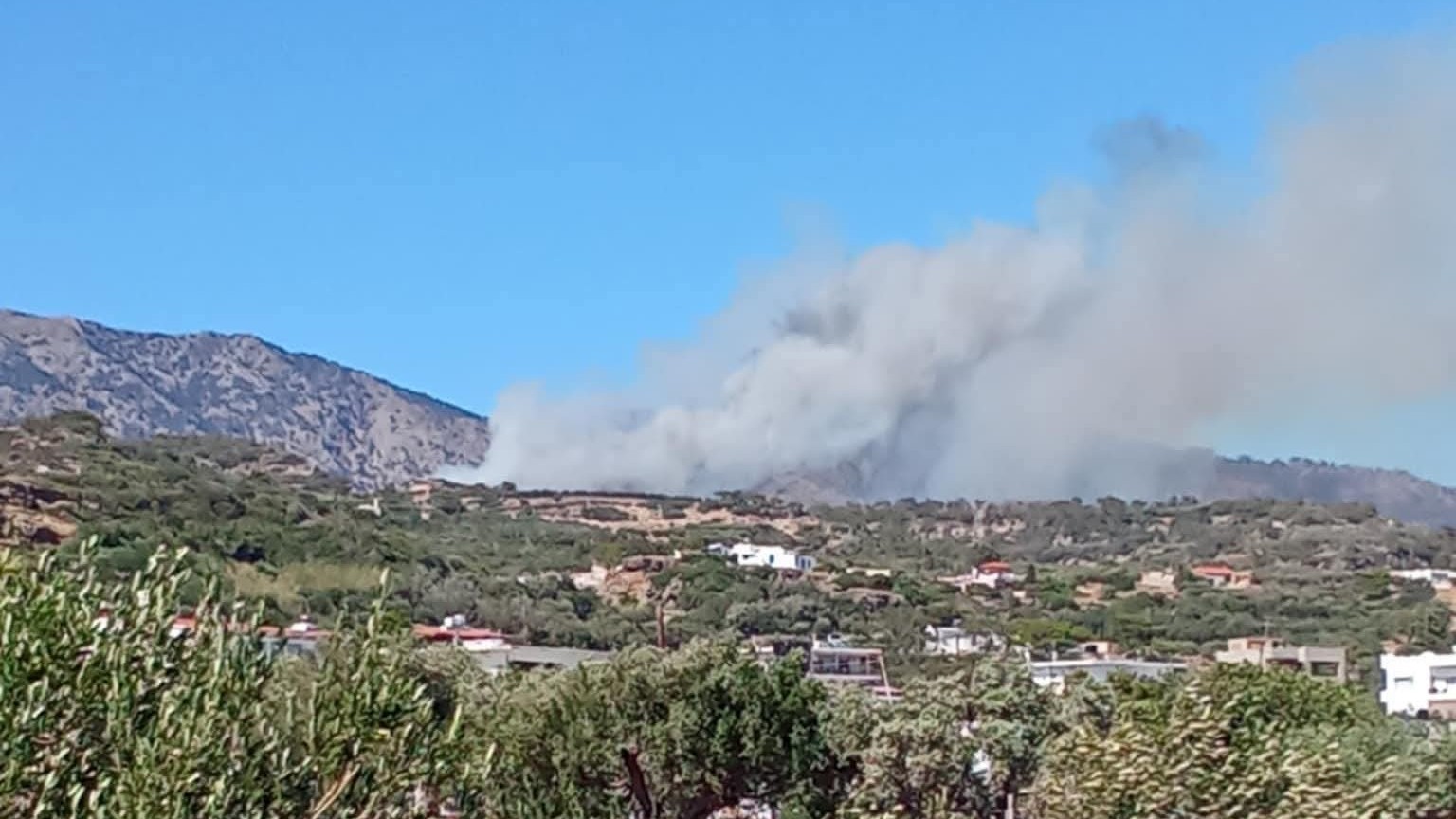 Φωτιά στο Λασίθι: Ήχησε το 112 – Εκκενώνονται 4 περιοχές