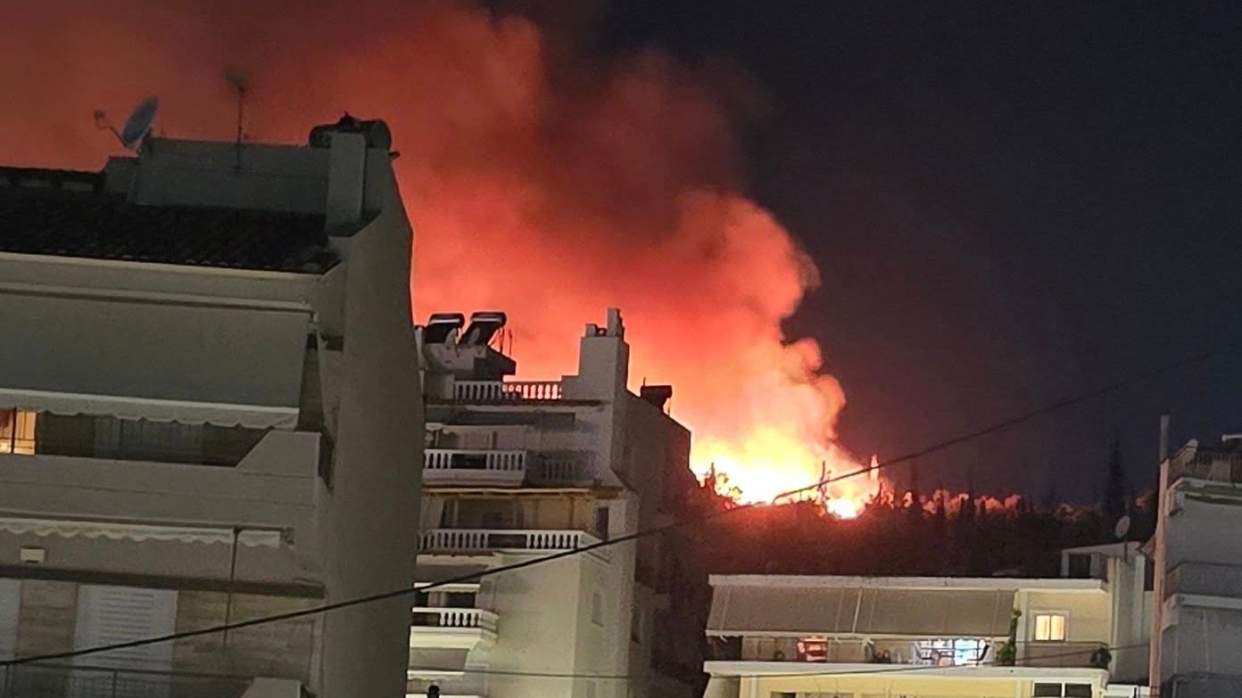 Οριοθετήθηκε φωτιά που ξέσπασε σε χαμηλή βλάστηση στο Ποικίλο Όρος