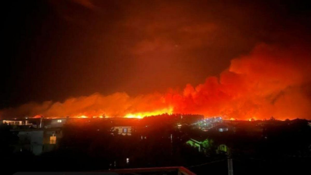 Θεσσαλονίκη: Μαίνεται η φωτιά στην Άσσηρο, σηκώθηκαν τα πρώτα εναέρια – Διάσπαρτες εστίες σε Γρεβενά και Αγιά Λάρισας