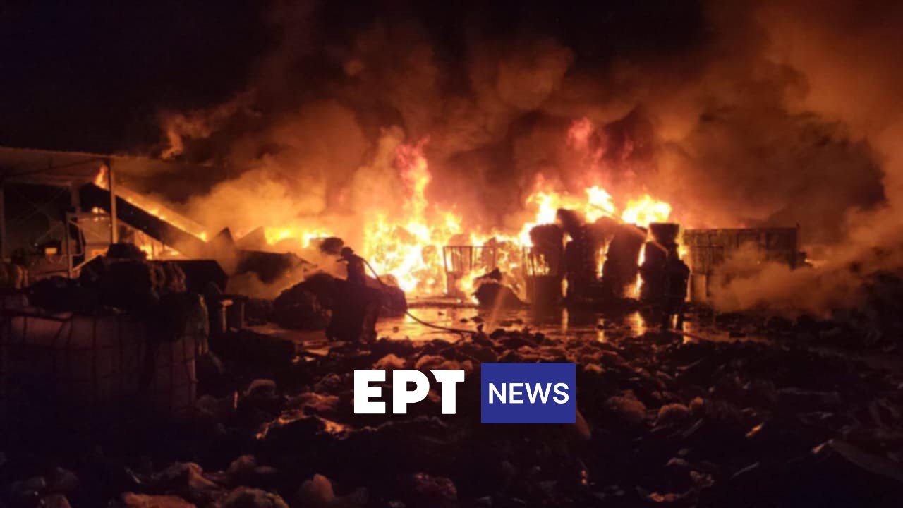 Μεγάλη φωτιά στα Χυτήρια Λέσβου – Καίγονται πλαστικά και ανακυκλώσιμα υλικά