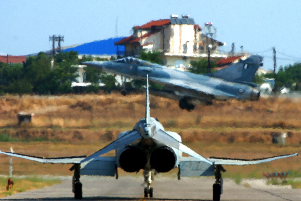 Στον εισαγγελέα σήμερα οι τέσσερις αλλοδαποί που φωτογράφιζαν την αεροπορική βάση της Τανάγρας