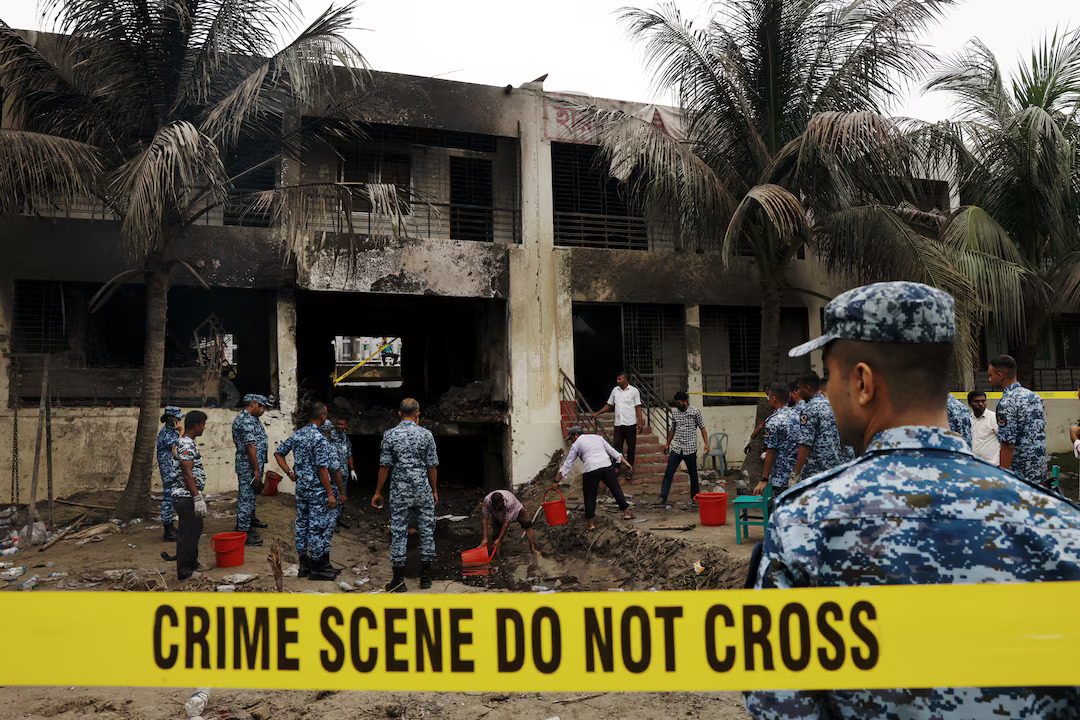 Μπαγκλαντές: Τουλάχιστον 27 νεκροί από τη συντριβή στρατιωτικού αεροσκάφους σε σχολείο – Ανάμεσά τους 25 μαθητές