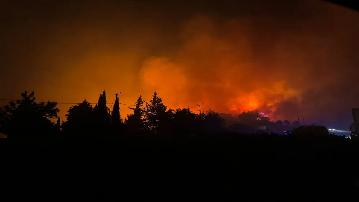 Τραγωδία δίχως τέλος στην Κύπρο: Δύο νεκροί από την πύρινη κόλαση στην ορεινή Λεμεσό – Θρίλερ με τον απεγκλωβισμό δεκάδων ανθρώπων