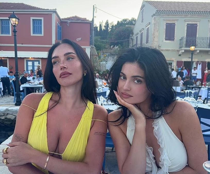 Κάιλι Τζένερ: Βιτριολικά σχόλια στο διαδίκτυο έπειτα από ανάρτηση για το δείπνο της σε εστιατόριο στην Κεφαλονιά – «Σημαντική φιγούρα για την ανθρωπότητα»