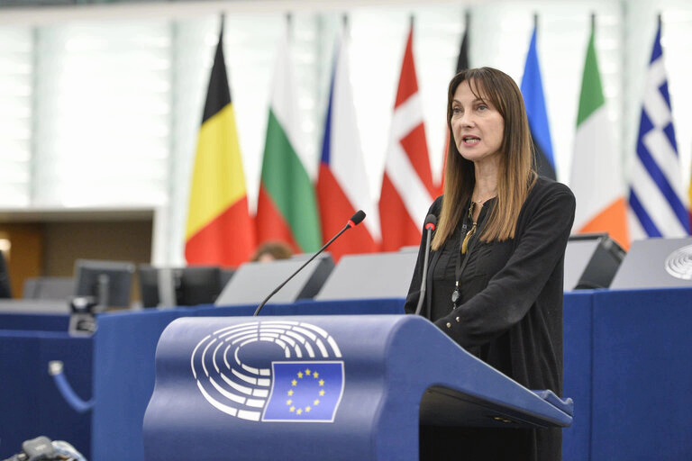 Κατεπείγουσα ερώτηση της Έλενας Κουντουρά στην Κομισιόν – Στηρίζει το αίτημα 149 περιφερειών της ΕΕ για αύξηση της χρηματοδότησης από την Πολιτική Συνοχής