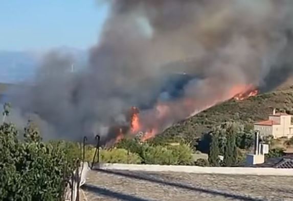 Μεγάλη φωτιά στα Μεσοχώρια στην Εύβοια: Νέο μήνυμα του 112 για εκκένωση της περιοχής Τσακαίοι – «Οι άνεμοι είναι ισχυροί» – ΦΩΤΟ και ΒΙΝΤΕΟ