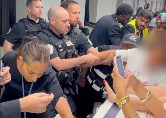 ΓΥΝΑΙΚΑ ΠΤΗΣΗ