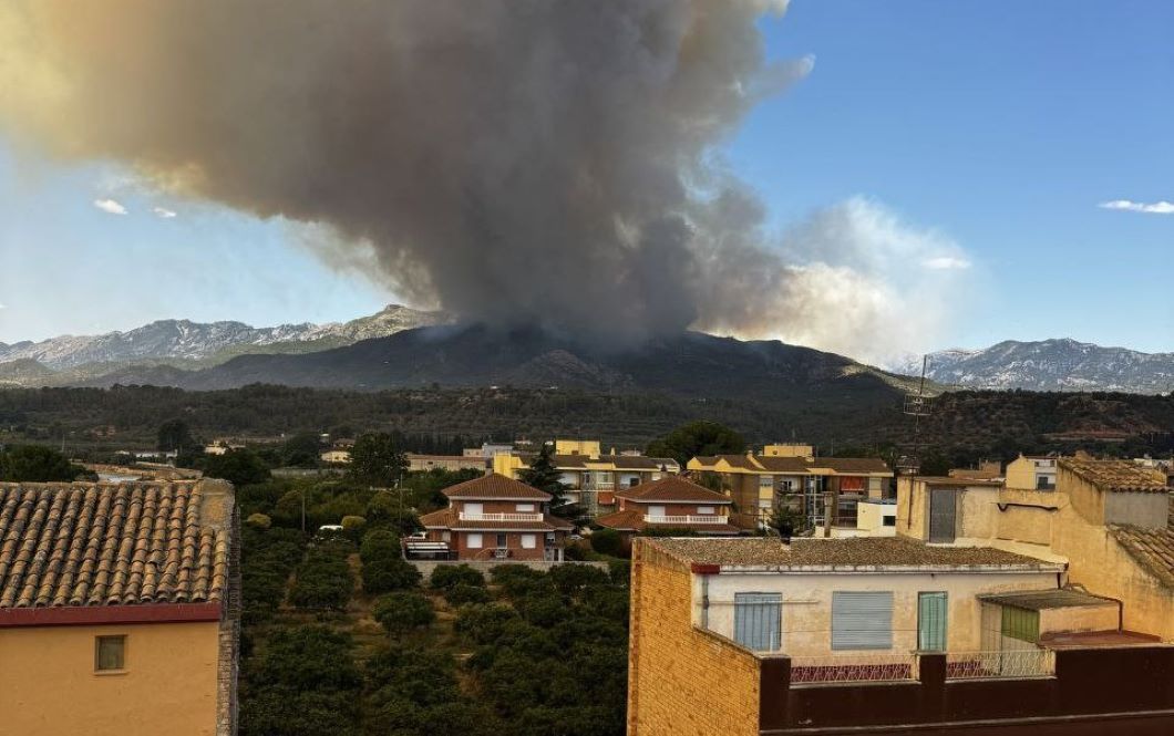 Φωτιές «σαρώνουν» την Ευρώπη: Τουλάχιστον 23.000 στρέμματα δασικής έκτασης κάηκαν στην Ισπανία – Σπάνια έντασης πυρκαγιά στη Γαλλία
