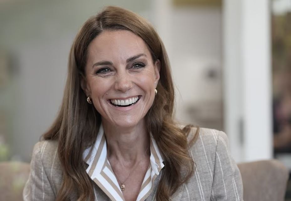 Κέιτ Μίντλετον: H εθιμοτυπική επίσκεψη σε νοσοκομείο και η εξομολόγηση για την μάχη με τον καρκίνο – «Είναι ένα τρενάκι του τρόμου»