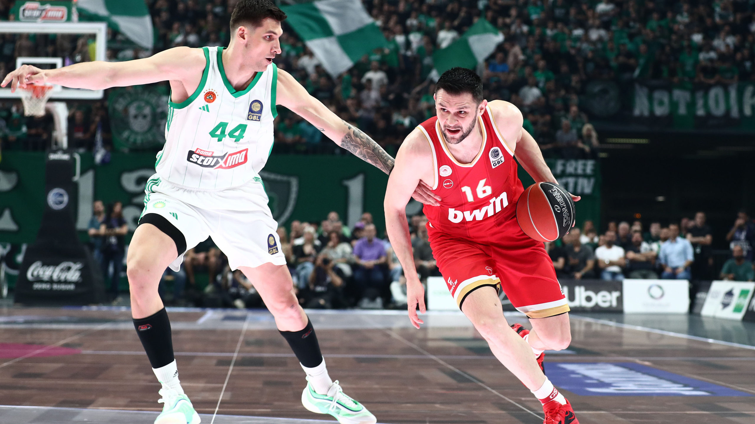 Κώστας Παπανικολάου: Συνεχίζει στον Ολυμπιακό έως το 2026