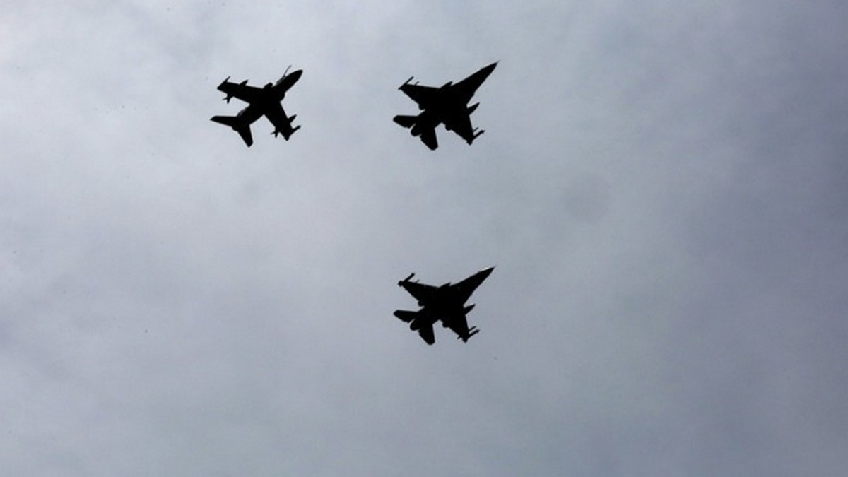 Ιράν: Εξετάζεται η προμήθεια σύγχρονων μαχητικών αεροσκαφών από την Κίνα